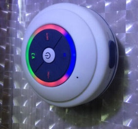 Waterproof Bluetooth Speaker Hands-Free Calling 5H Playtime 3W Output