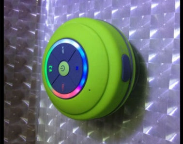 Waterproof Bluetooth Speaker Hands-Free Calling 5H Playtime 3W Output