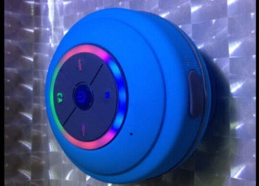 Waterproof Bluetooth Speaker Hands-Free Calling 5H Playtime 3W Output